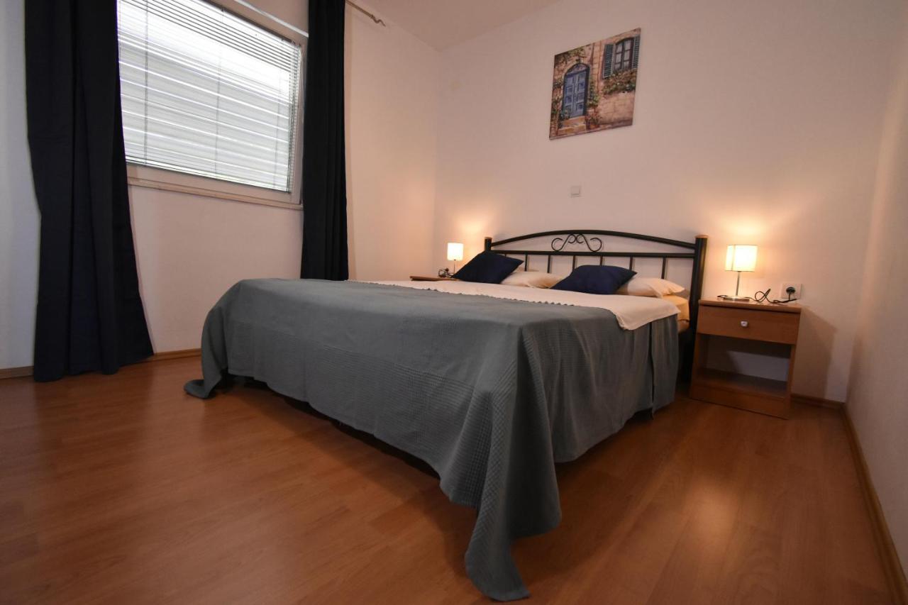 Apartments Jasna Трогир Екстериор снимка