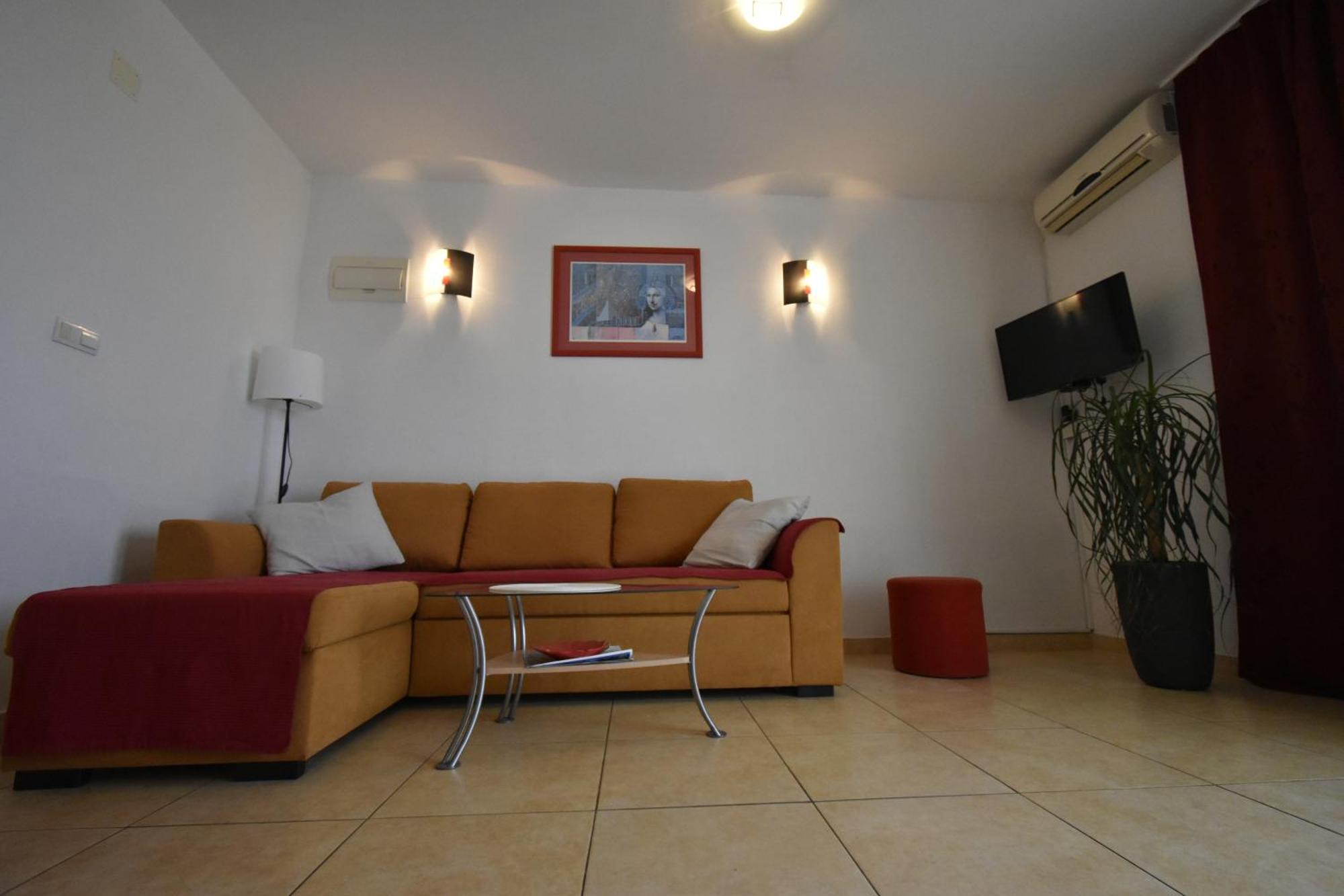 Apartments Jasna Трогир Екстериор снимка
