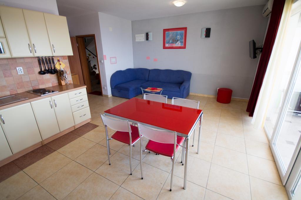 Apartments Jasna Трогир Екстериор снимка