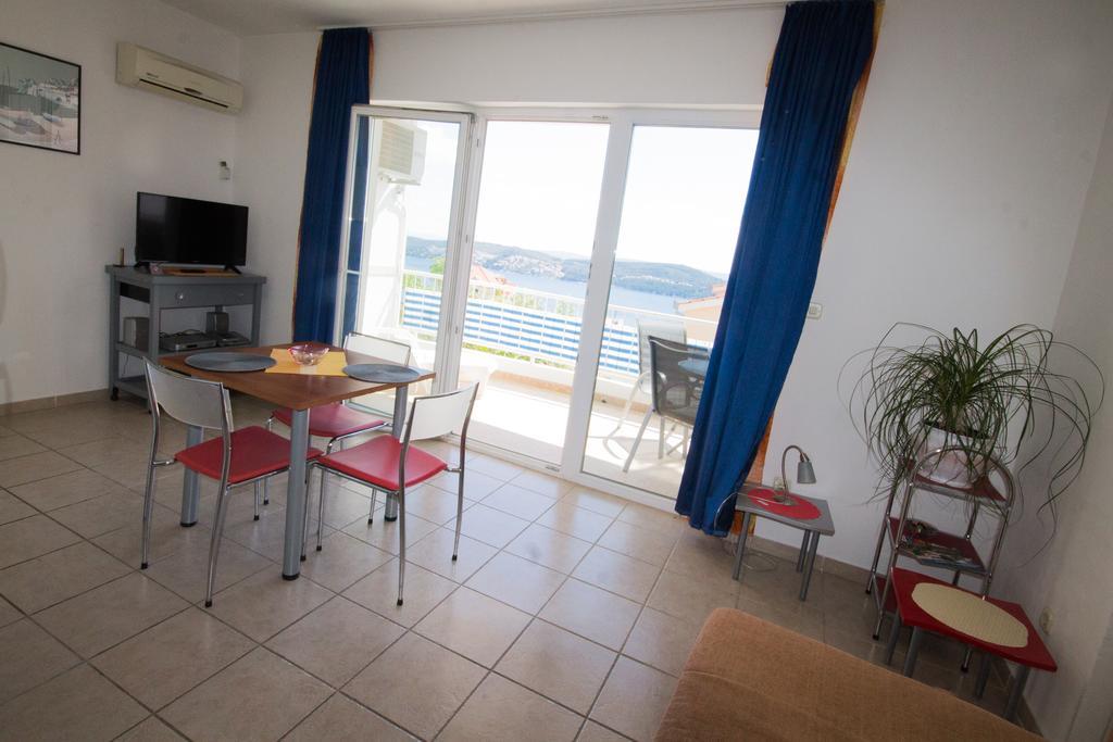 Apartments Jasna Трогир Екстериор снимка