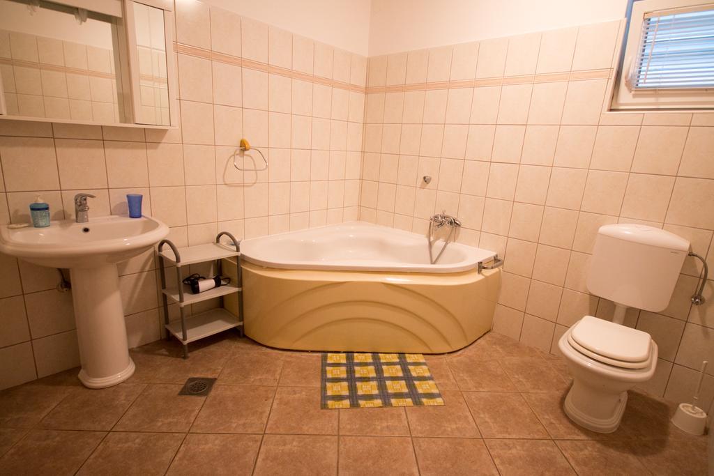 Apartments Jasna Трогир Екстериор снимка